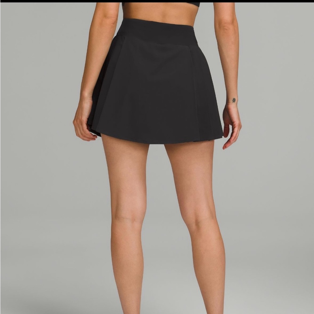 lululemon size 12 Black Pleated Skort - Picture 2 of 7